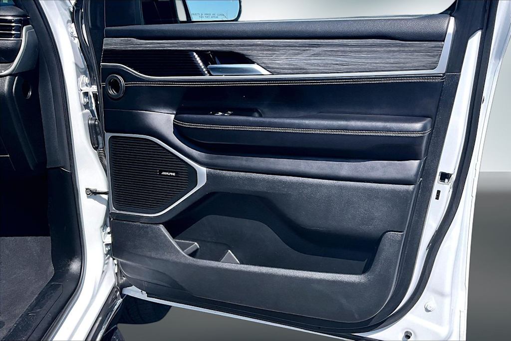 Thumbnail: 2022 Jeep Wagoneer - 29