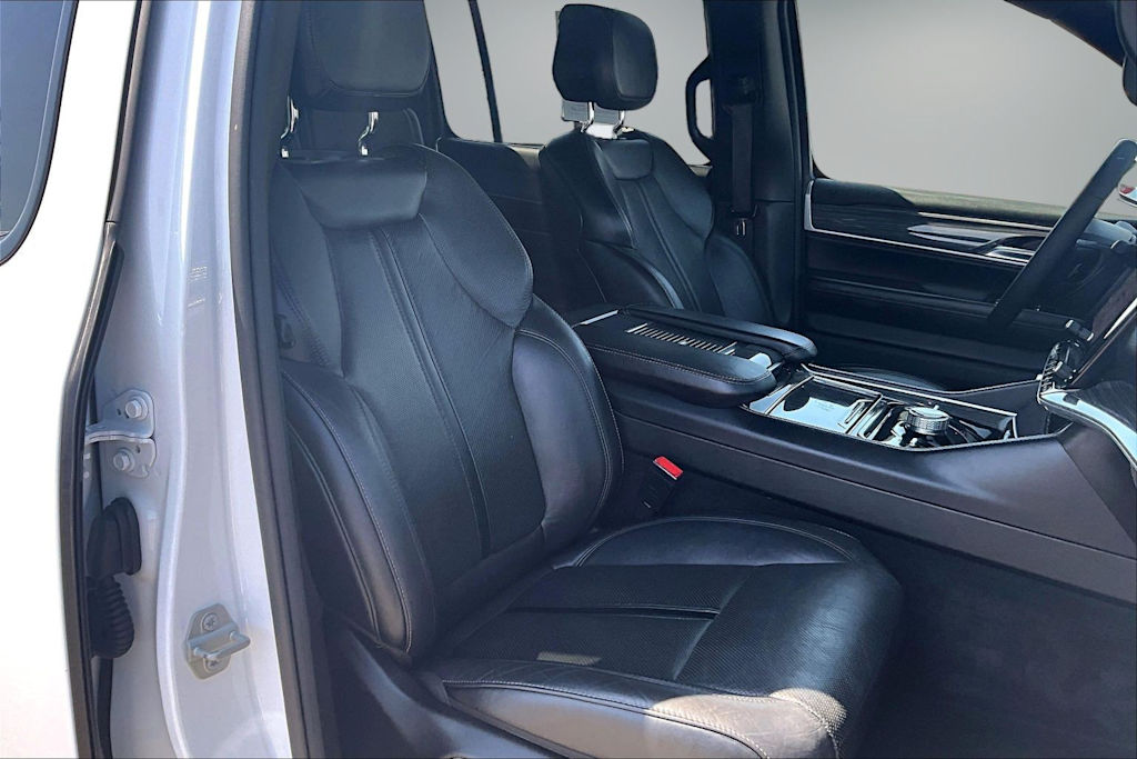 Thumbnail: 2022 Jeep Wagoneer - 22