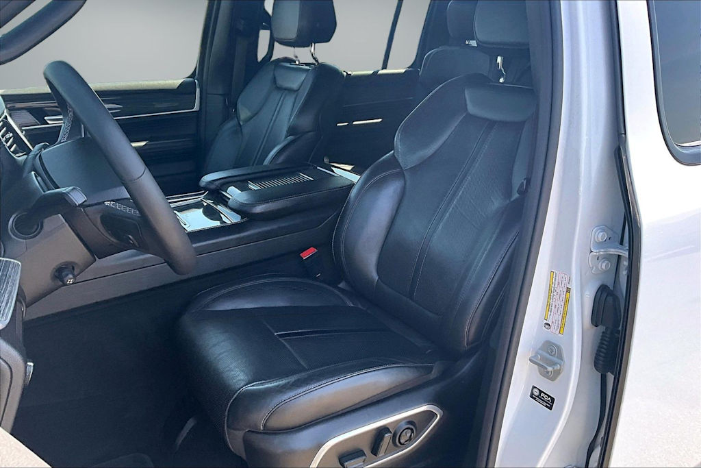 Thumbnail: 2022 Jeep Wagoneer - 11