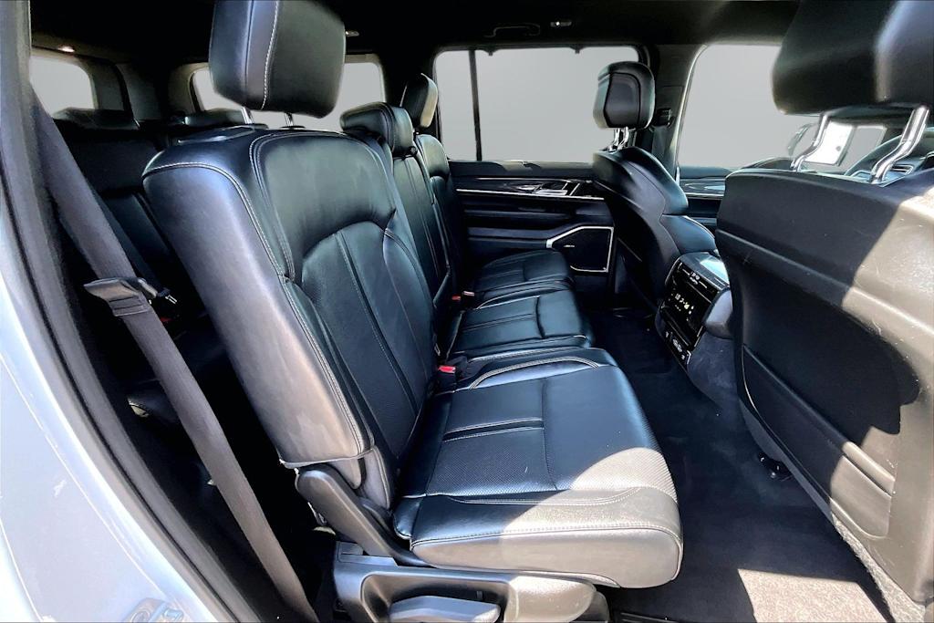 Thumbnail: 2022 Jeep Wagoneer - 30