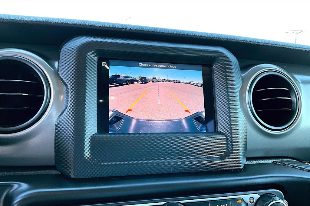 Thumbnail: 2021 Jeep Gladiator - 16