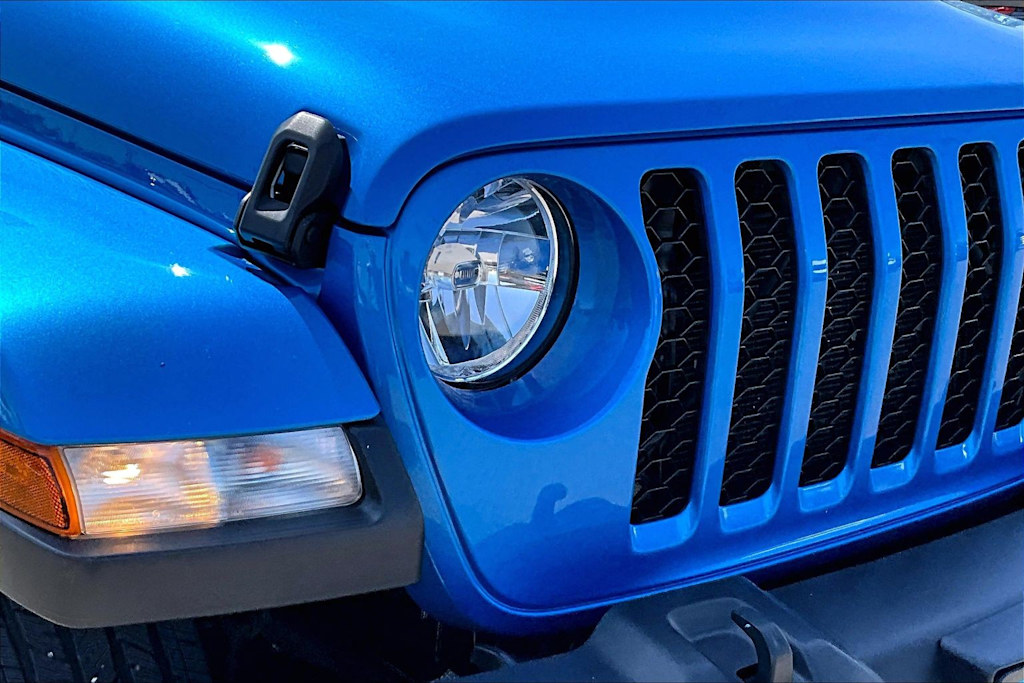 Thumbnail: 2021 Jeep Gladiator - 31