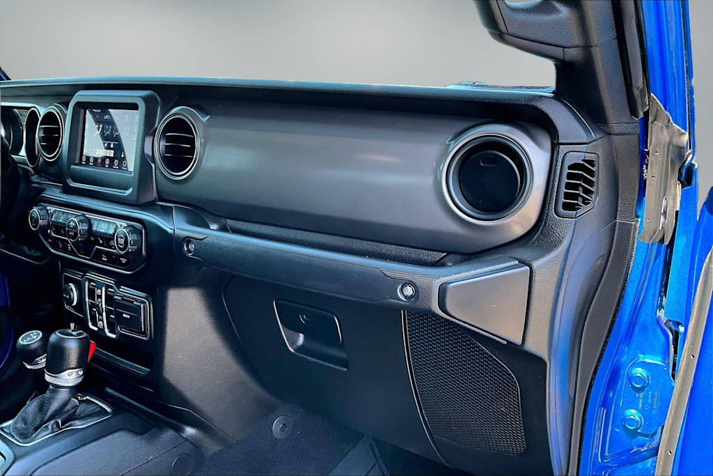 Thumbnail: 2021 Jeep Gladiator - 24