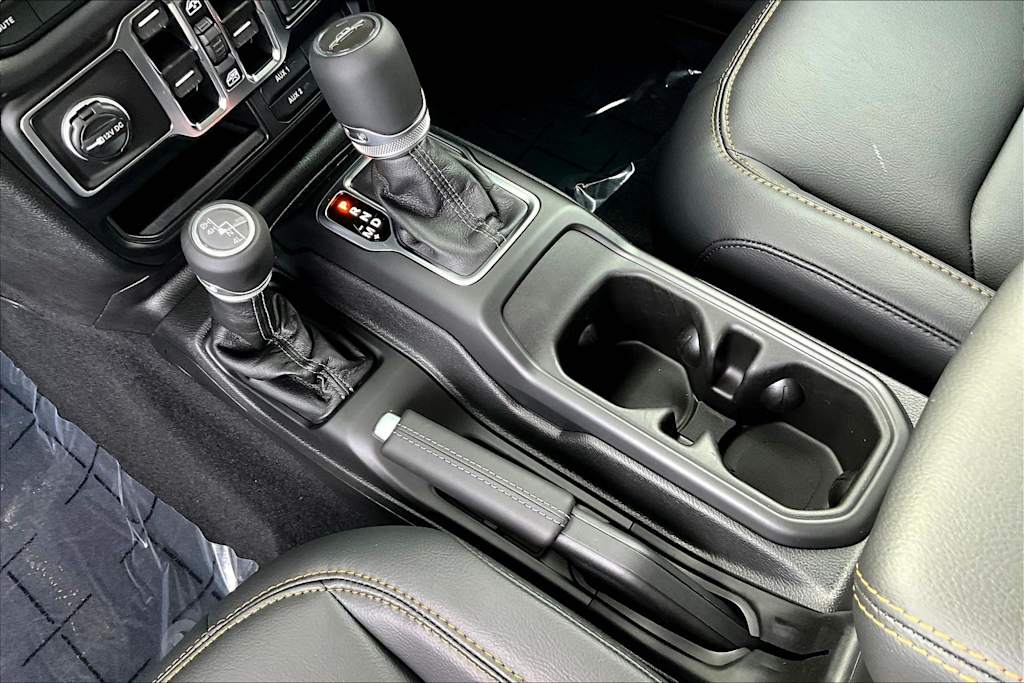 Thumbnail: 2025 Jeep Gladiator - 16