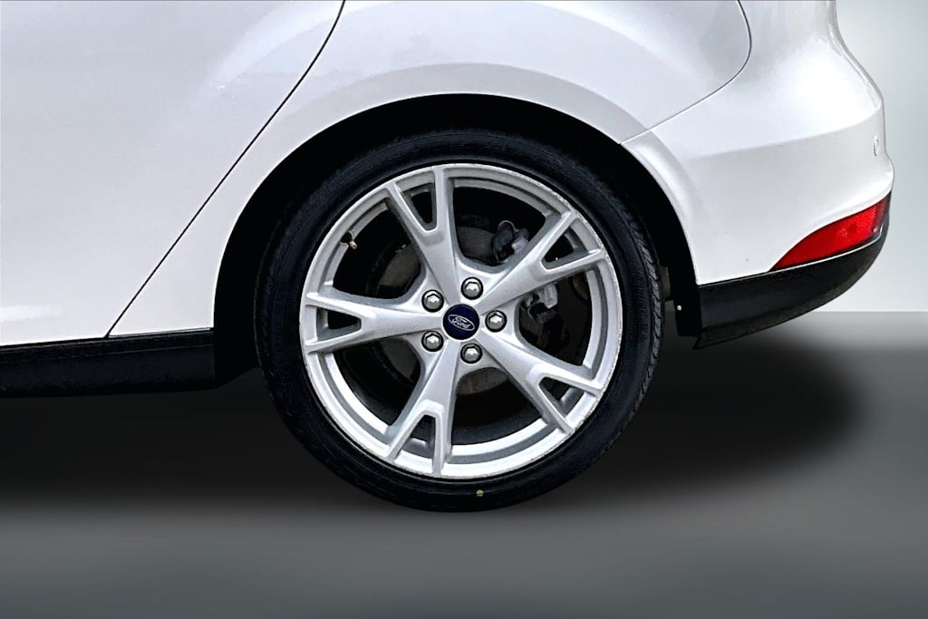 Thumbnail: 2015 Ford Focus - 32
