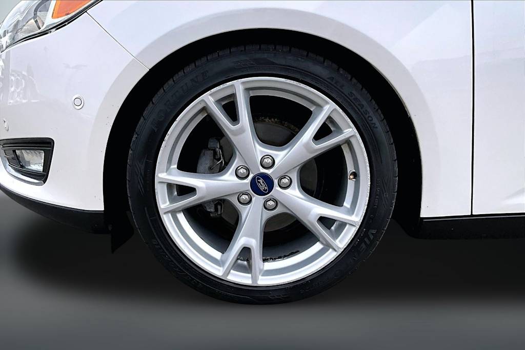 Thumbnail: 2015 Ford Focus - 8