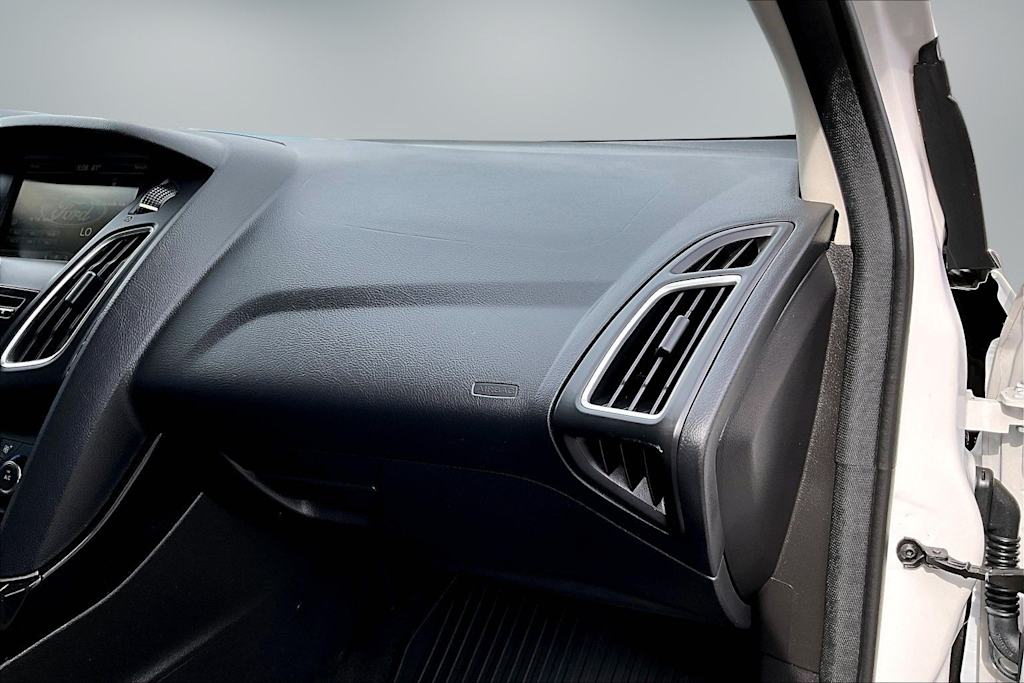 Thumbnail: 2015 Ford Focus - 22