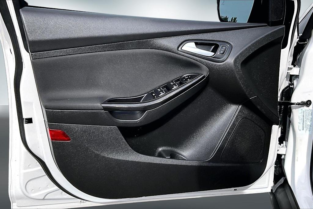 Thumbnail: 2015 Ford Focus - 25