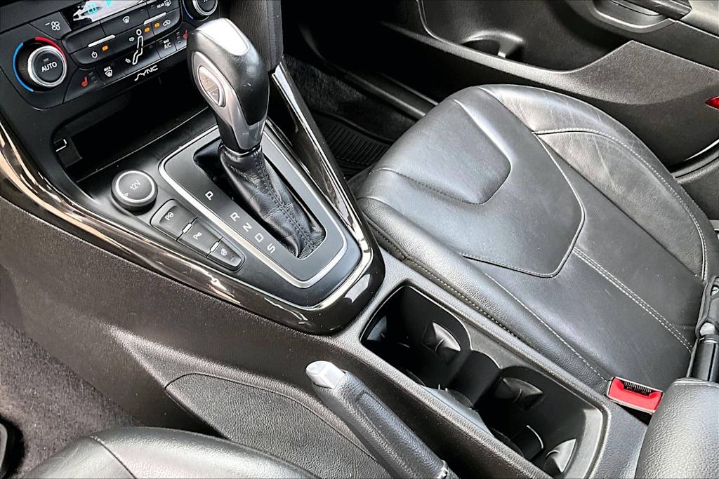 Thumbnail: 2015 Ford Focus - 17