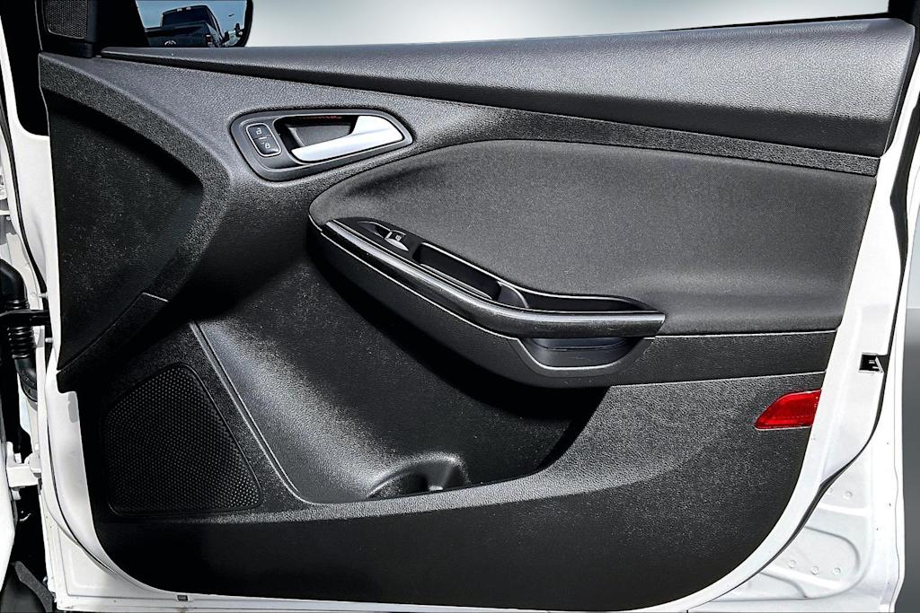 Thumbnail: 2015 Ford Focus - 26