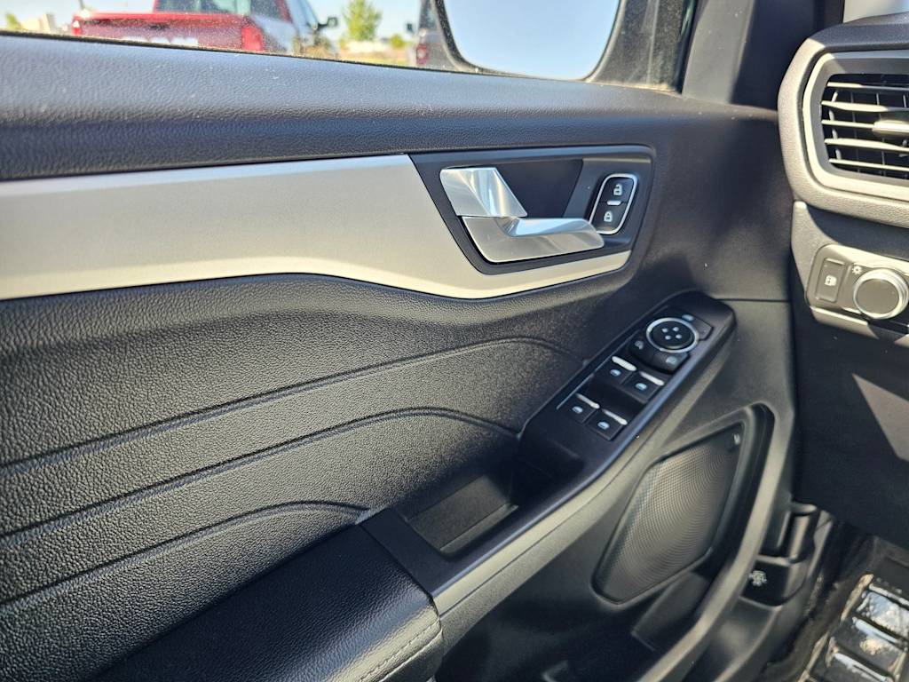 2021 Ford Escape SE Sport Hybrid 28