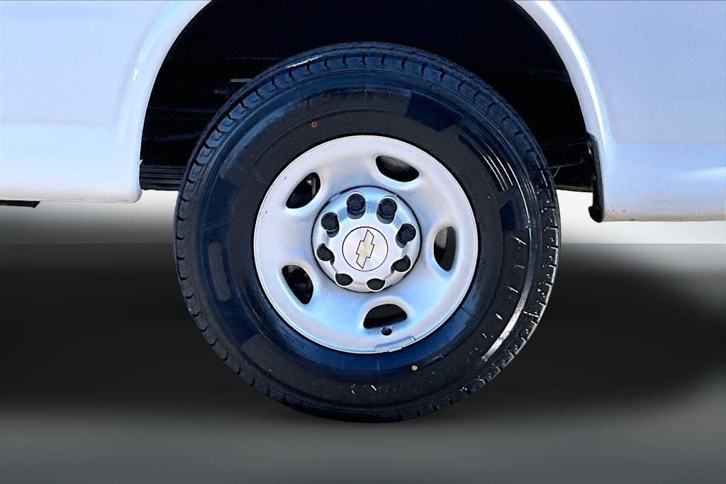 Thumbnail: 2023 Chevrolet Express - 31