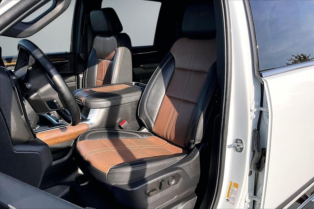 Thumbnail: 2024 Chevrolet Silverado 3500 - 10