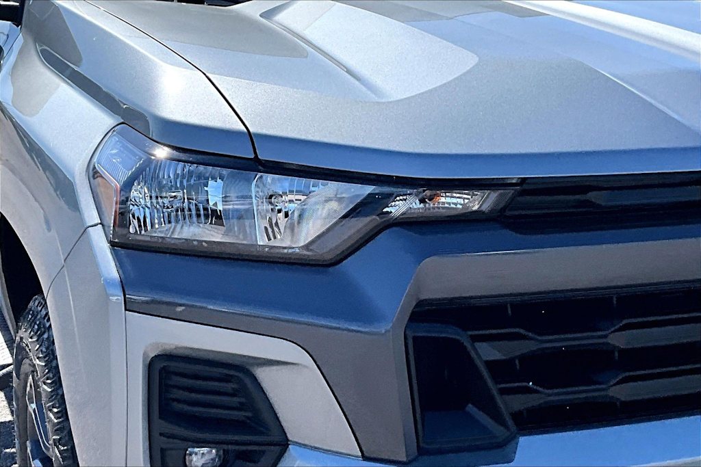 Thumbnail: 2023 Chevrolet Colorado - 31