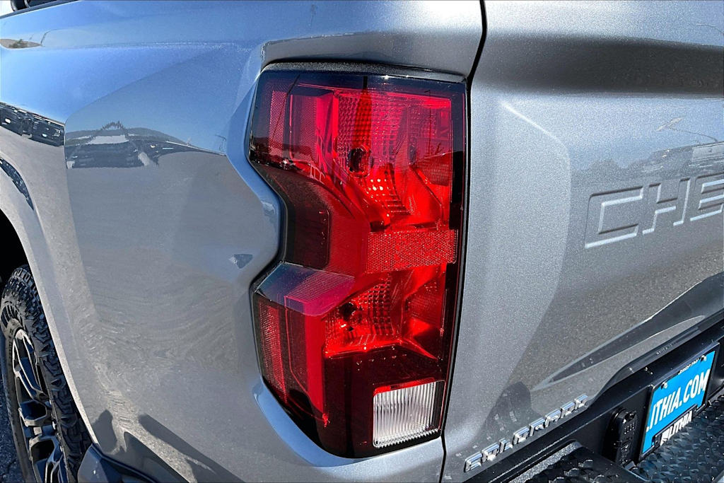 Thumbnail: 2023 Chevrolet Colorado - 32
