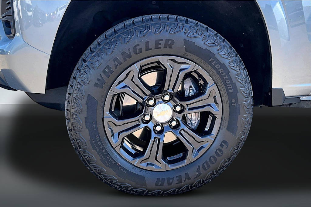 Thumbnail: 2023 Chevrolet Colorado - 8