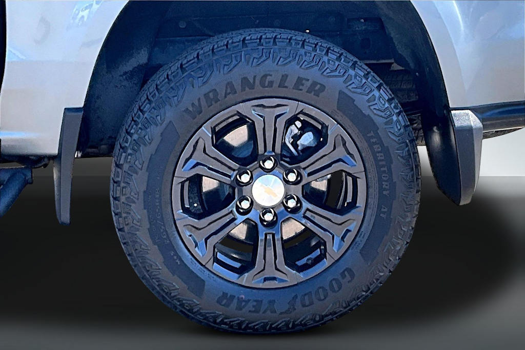 Thumbnail: 2023 Chevrolet Colorado - 33