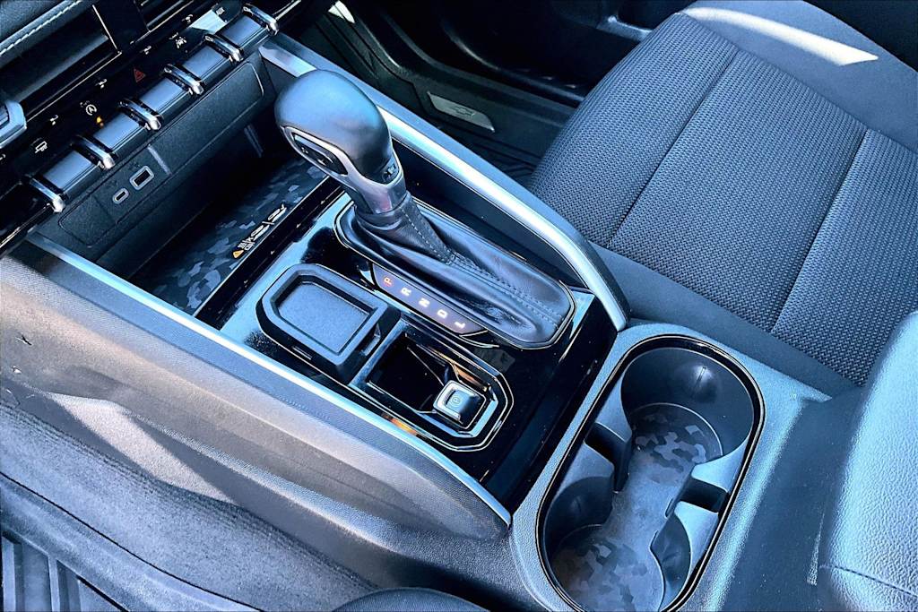 Thumbnail: 2023 Chevrolet Colorado - 16