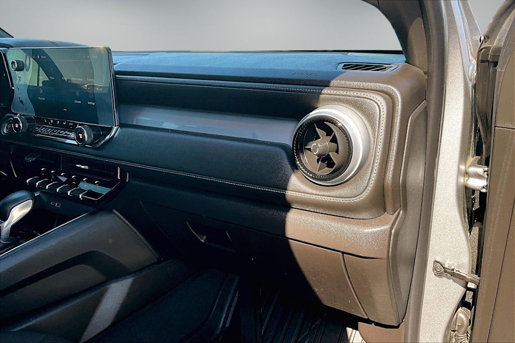 Thumbnail: 2023 Chevrolet Colorado - 23