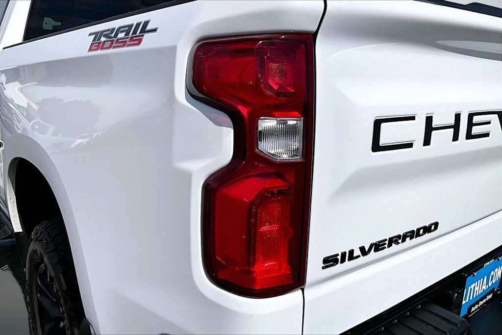 Thumbnail: 2021 Chevrolet Silverado 1500 - 32