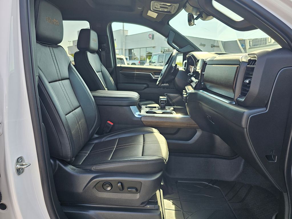2023 Chevrolet Silverado 1500 High Country 11