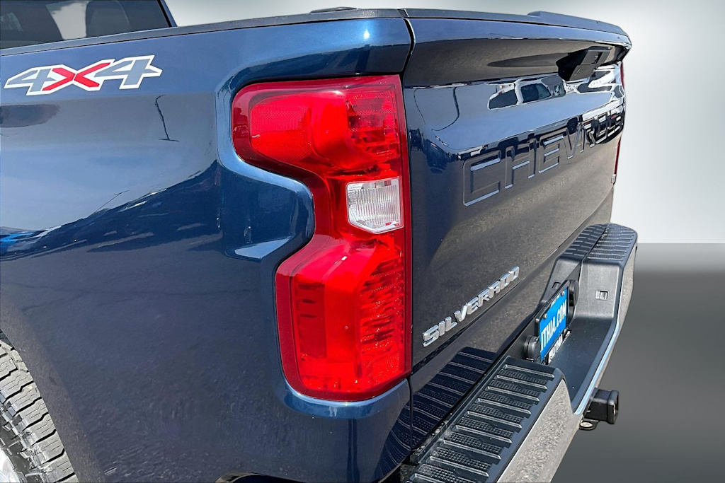 Thumbnail: 2019 Chevrolet Silverado 1500 - 32