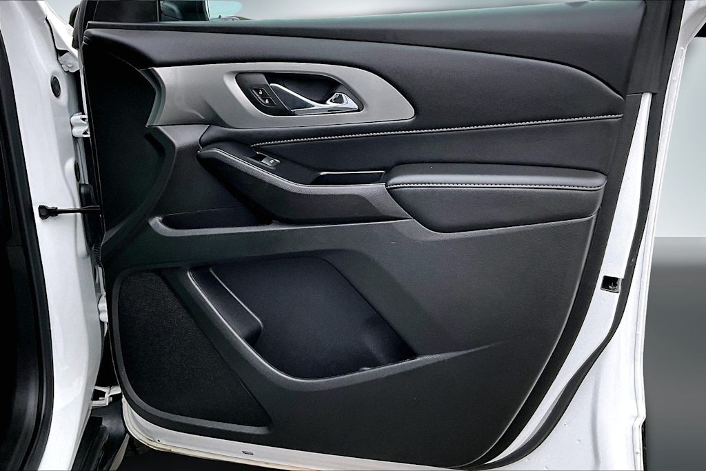 Thumbnail: 2023 Chevrolet Traverse - 28