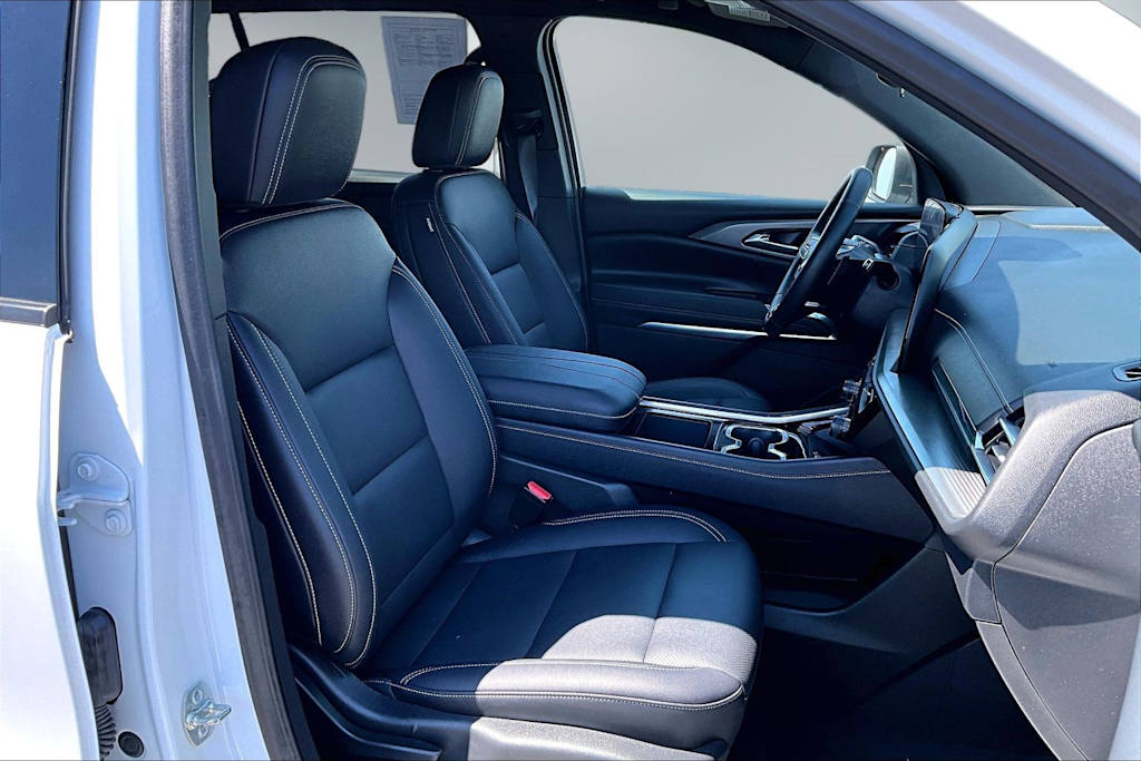 Thumbnail: 2025 Chevrolet Traverse - 12