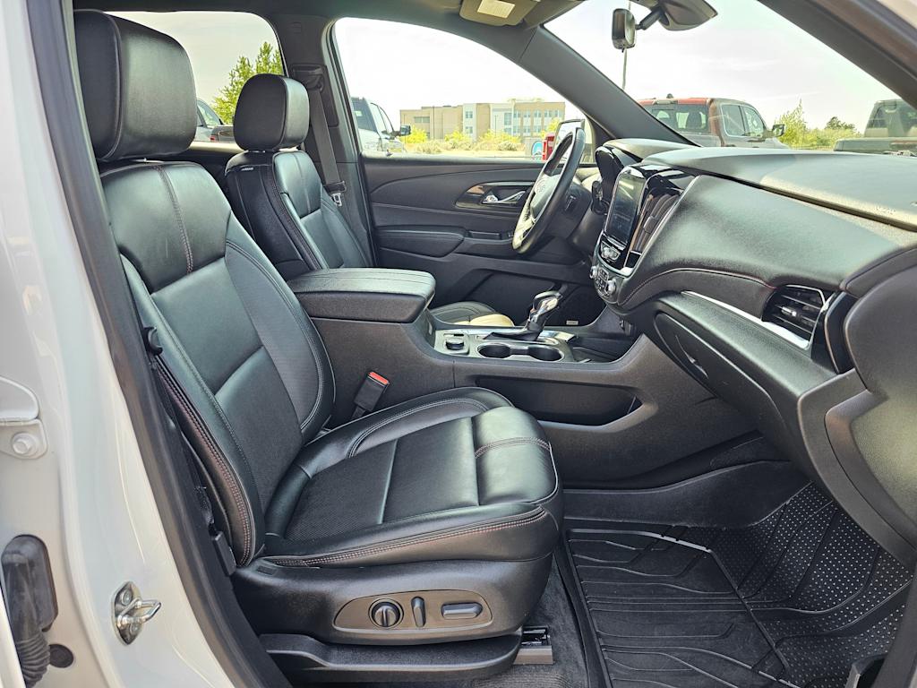 2022 Chevrolet Traverse RS 11