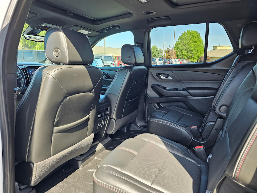 2022 Chevrolet Traverse RS 12