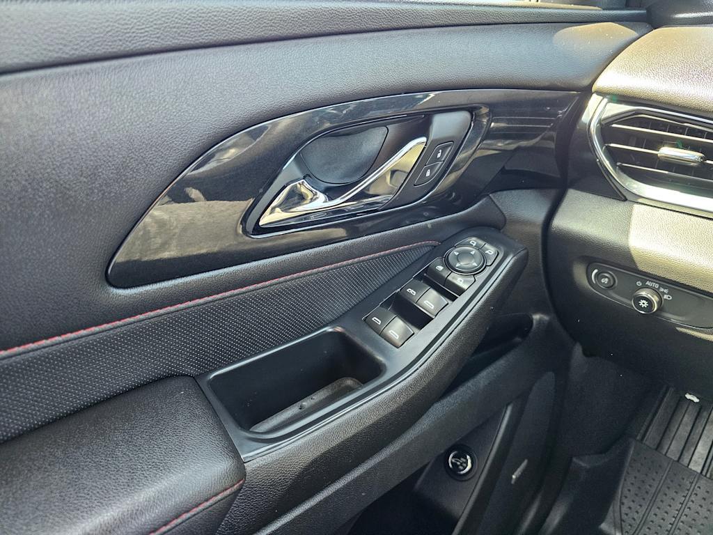 2022 Chevrolet Traverse RS 32