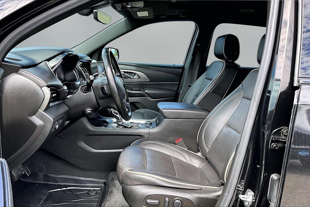 Thumbnail: 2023 Chevrolet Traverse - 10