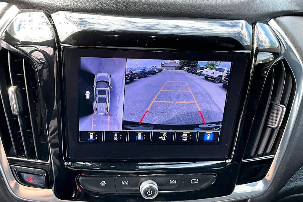 Thumbnail: 2023 Chevrolet Traverse - 25