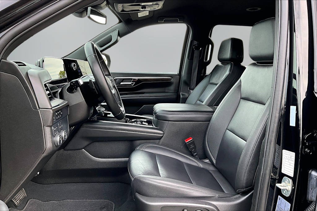 Thumbnail: 2025 Chevrolet Suburban - 9