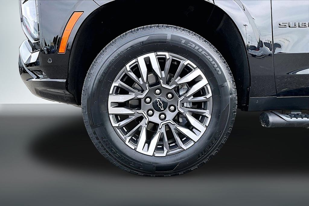Thumbnail: 2025 Chevrolet Suburban - 6