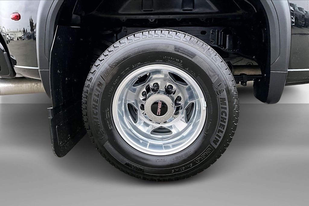 Thumbnail: 2022 GMC Sierra 3500 - 36