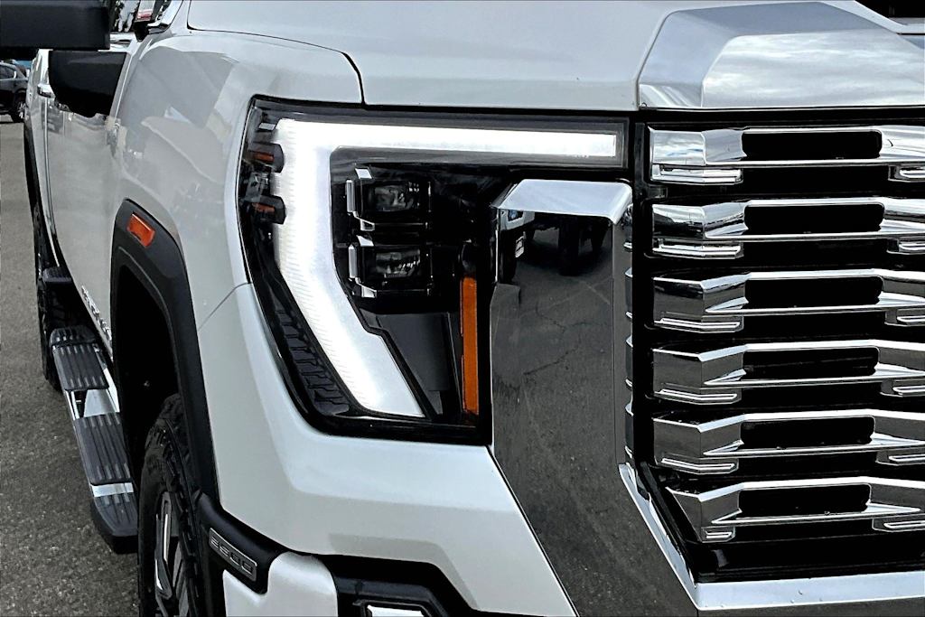 Thumbnail: 2024 GMC Sierra 3500 - 32