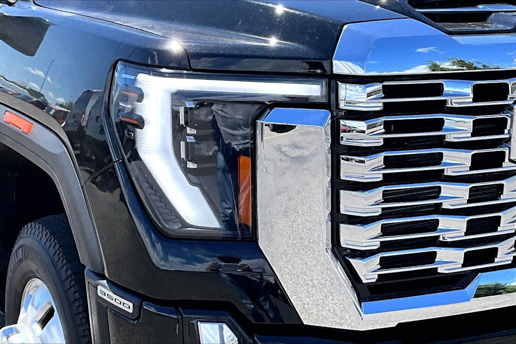 Thumbnail: 2025 GMC Sierra 3500 - 31