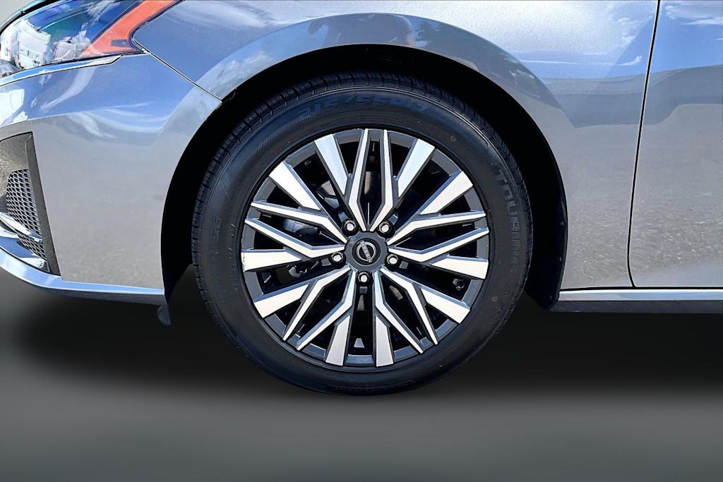 Thumbnail: 2025 Nissan Altima - 8