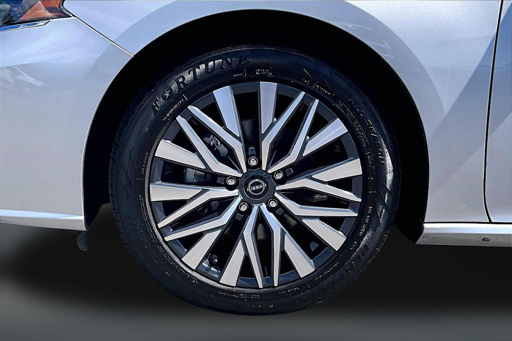 Thumbnail: 2023 Nissan Altima - 8