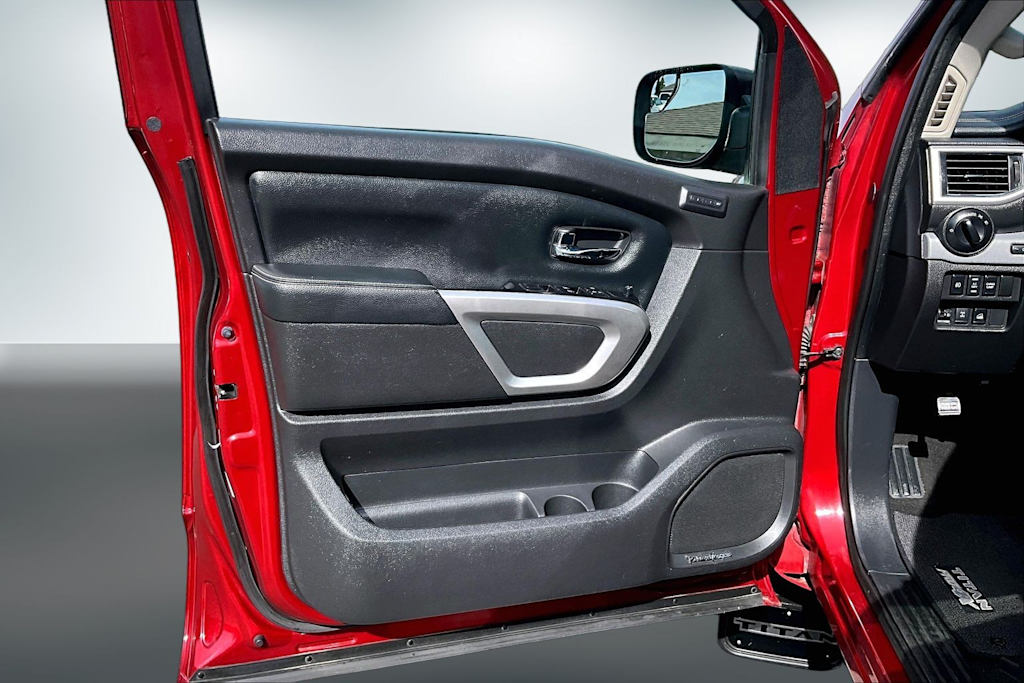 Thumbnail: 2018 Nissan Titan - 26