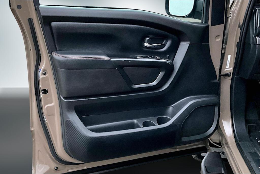 Thumbnail: 2022 Nissan Titan - 27