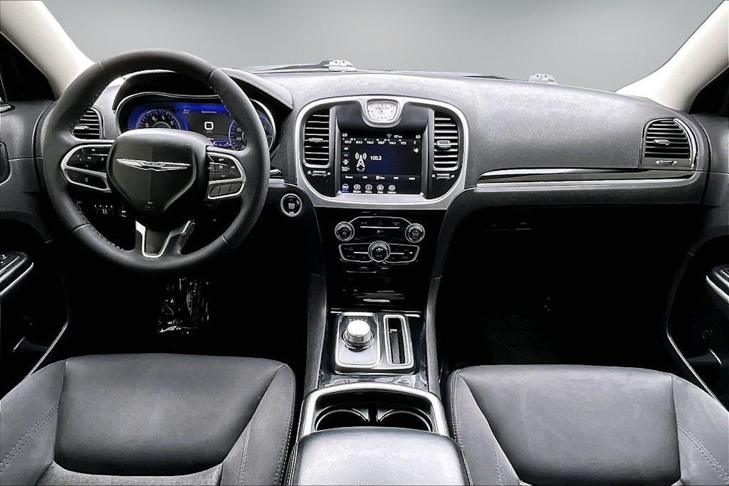 Thumbnail: 2023 Chrysler 300 - 10