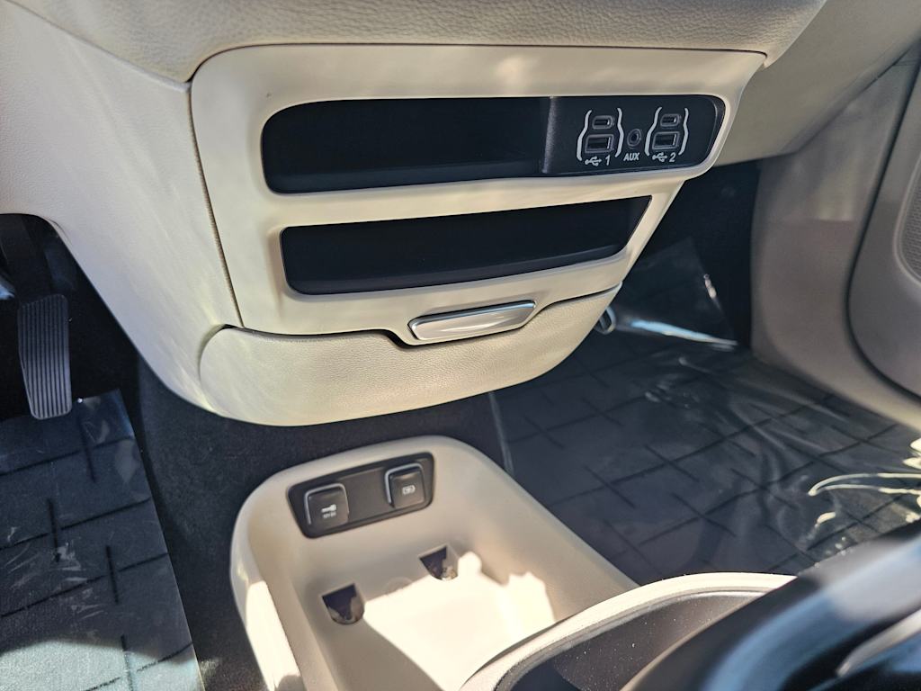2023 Chrysler Pacifica Touring L 27