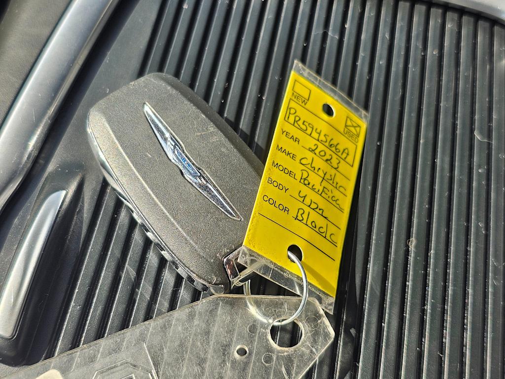 2023 Chrysler Pacifica Touring L 19
