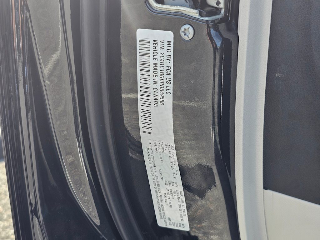 2023 Chrysler Pacifica Touring L 32