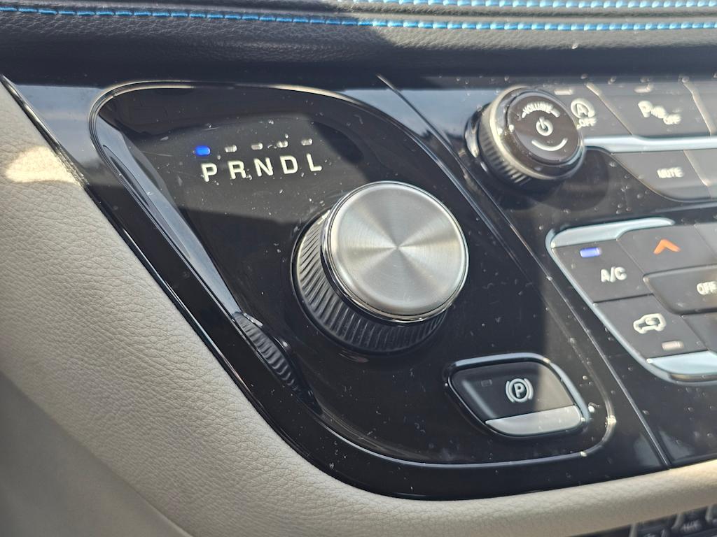 2023 Chrysler Pacifica Touring L 16