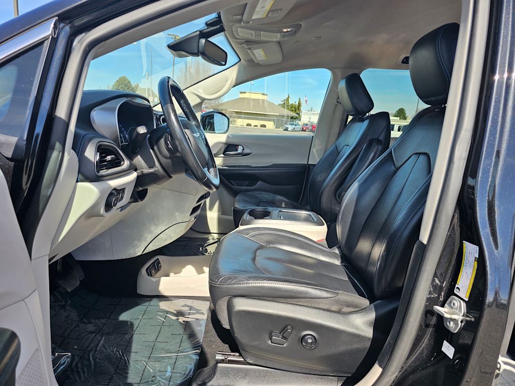 2023 Chrysler Pacifica Touring L 10