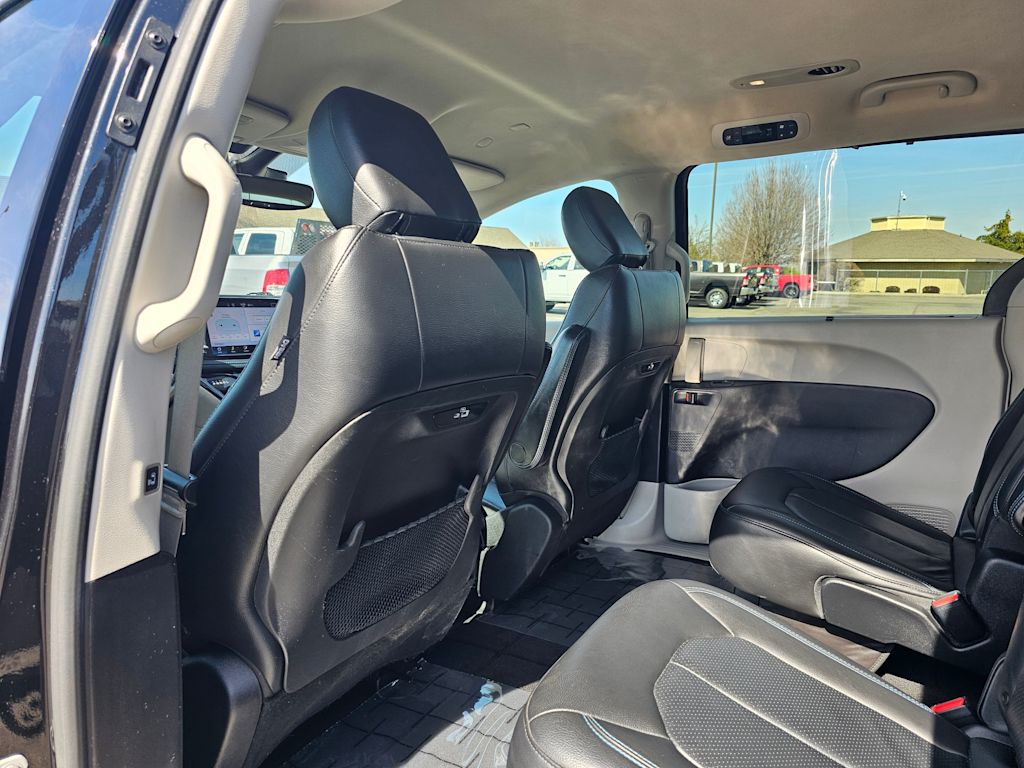 2023 Chrysler Pacifica Touring L 12
