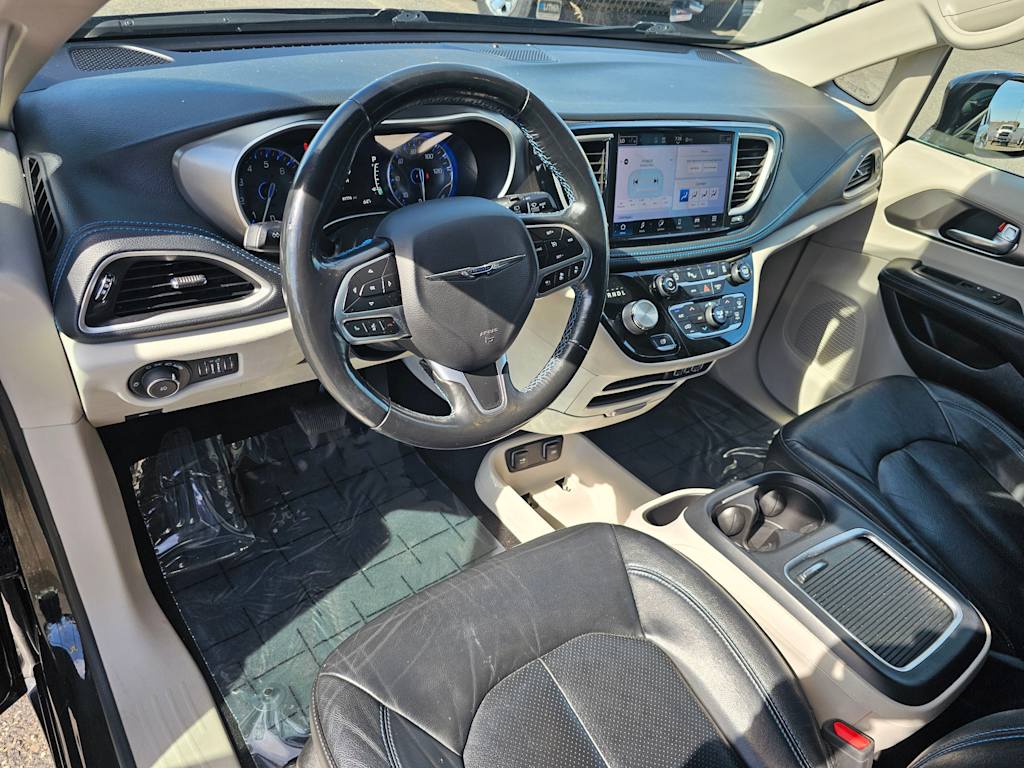 2023 Chrysler Pacifica Touring L 2